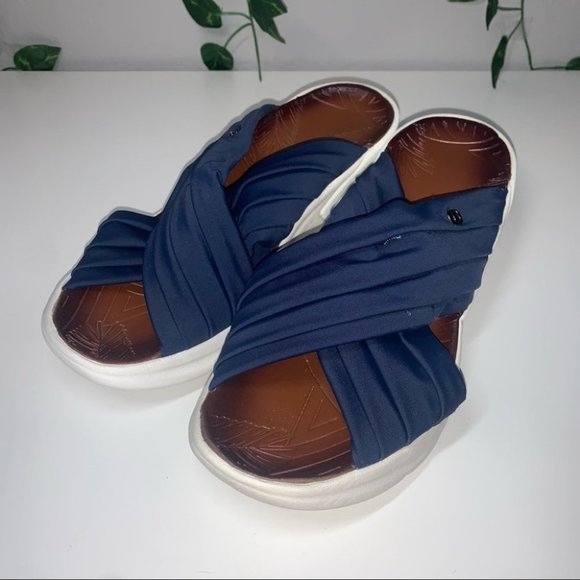 Bzees Knockout Sandals Women’s Size 9 US Navy White Comfort Gel Platform Slip-On - Picture 3 of 8